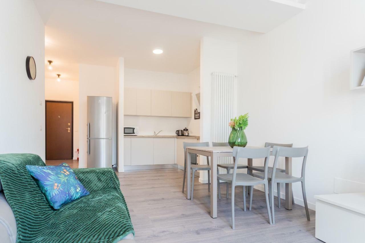 Central & Modern Apartment By Rent All 科莫 外观 照片